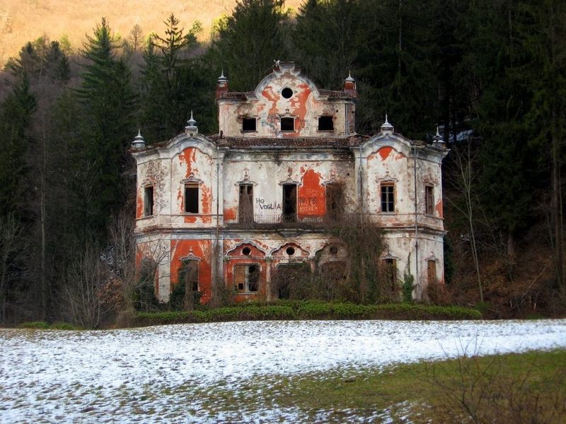 Villa de Vecchi - Interior images